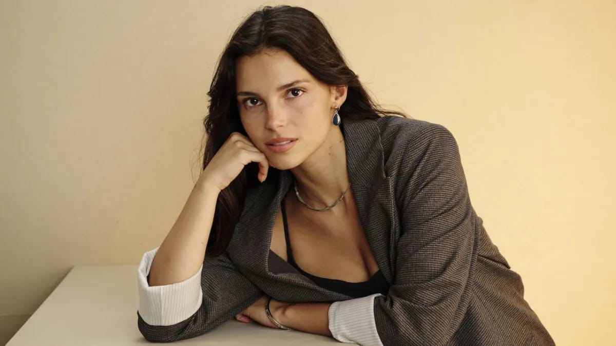 Obsession žvaigždė Inde Navarrette savo žaidimų PC susirinko žiūrėdama Henry Cavill vaizdo įrašą YouTube