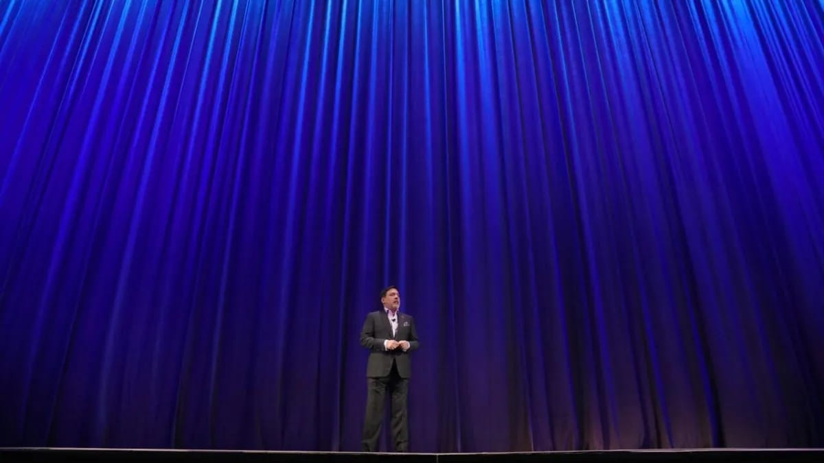 Buvęs PlayStation vadovas Shawn Layden sako, kad Sony sprendimas atsisakyti diskų jam, kaip fanui, kelia liūdesį