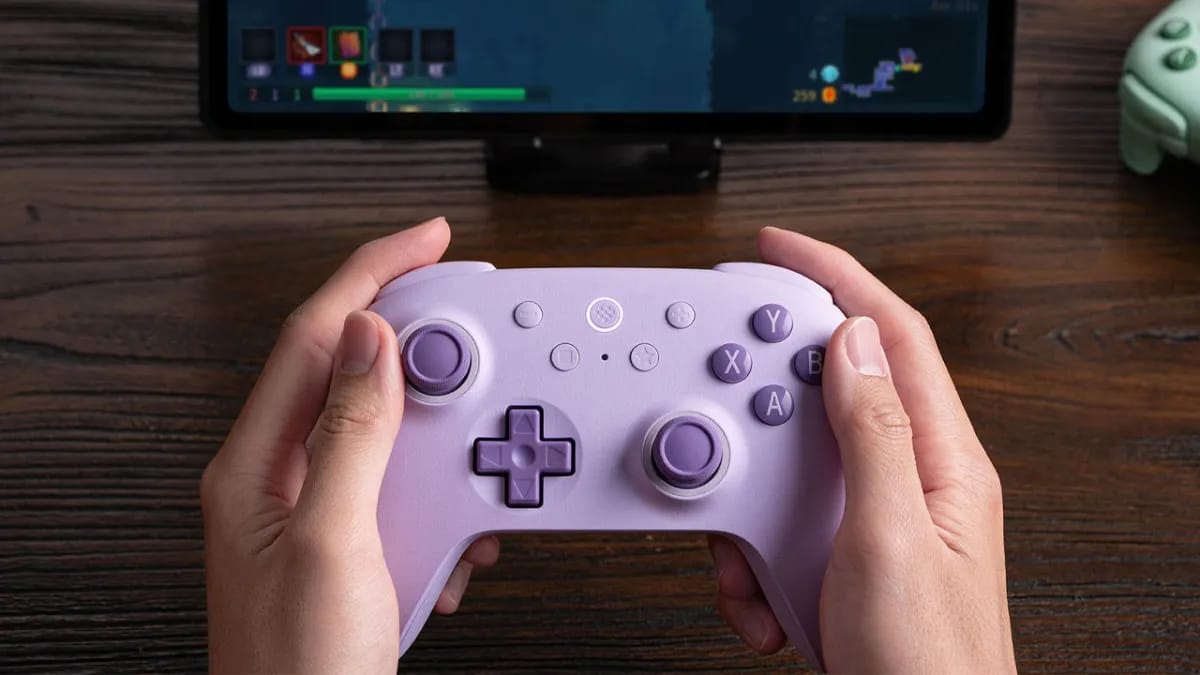 8BitDo Ultimate 2C atpigo iki 23,99 USD Amazon – Hall Effect analogai ir 1 000 Hz polling rate nesiekia nė 25 USD