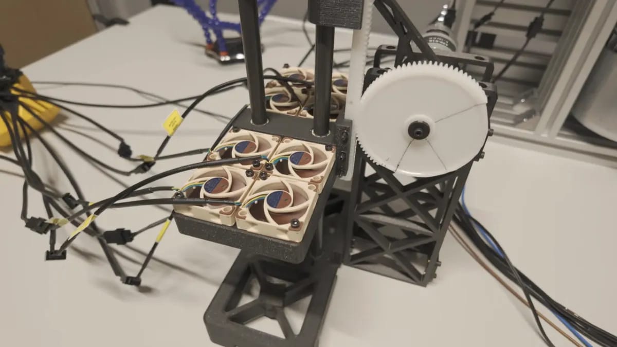 Noctua sukonstravo kankinimo testų stendus, kad įrodytų, jog jos ventiliatorius gali išgyventi geiminimo pelėje