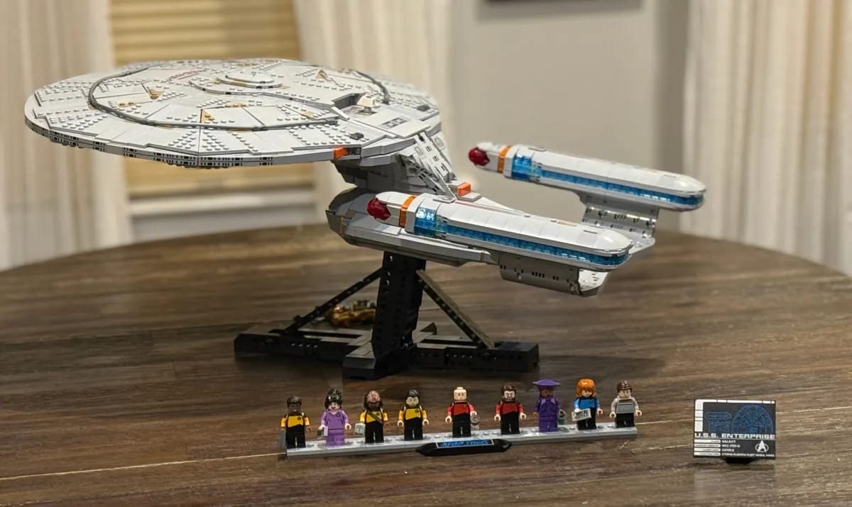 LEGO Star Trek U.S.S. Enterprise NCC-1701-D: ar verta 400 dolerių?