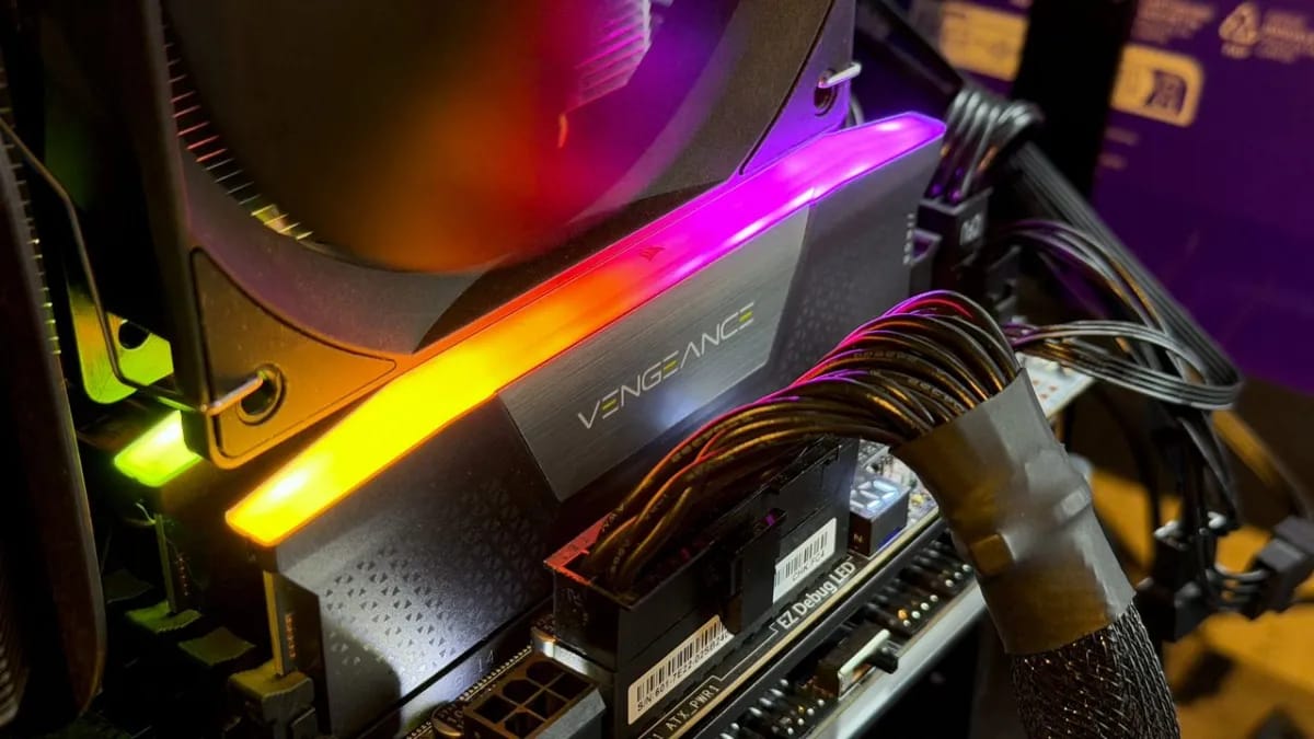 Corsair RAM kainos kosminės, tačiau kompanija vis tiek nesimaudo piniguose