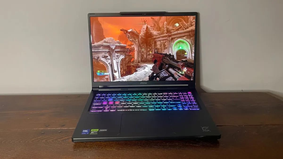 MSI Crosshair 16 Max HX E2W apžvalga: RTX 5070 galia ir OLED vaizdas su keliais trūkumais