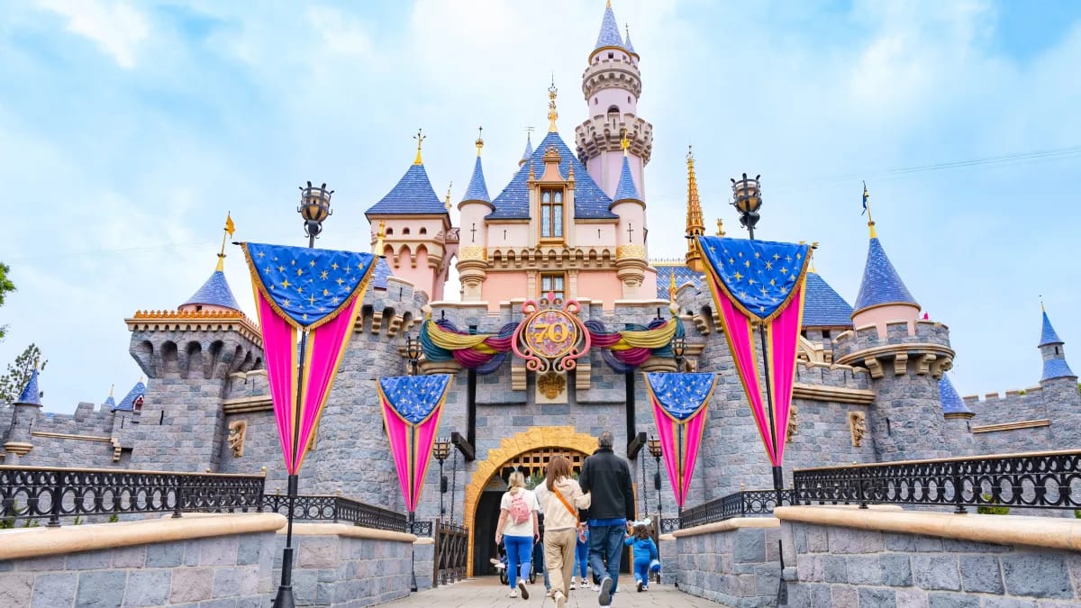 „Frontier Developments“ kuria žaidimą su „Disney“ – tikėtina, kad tai bus „Disneyland“ parko simuliatorius